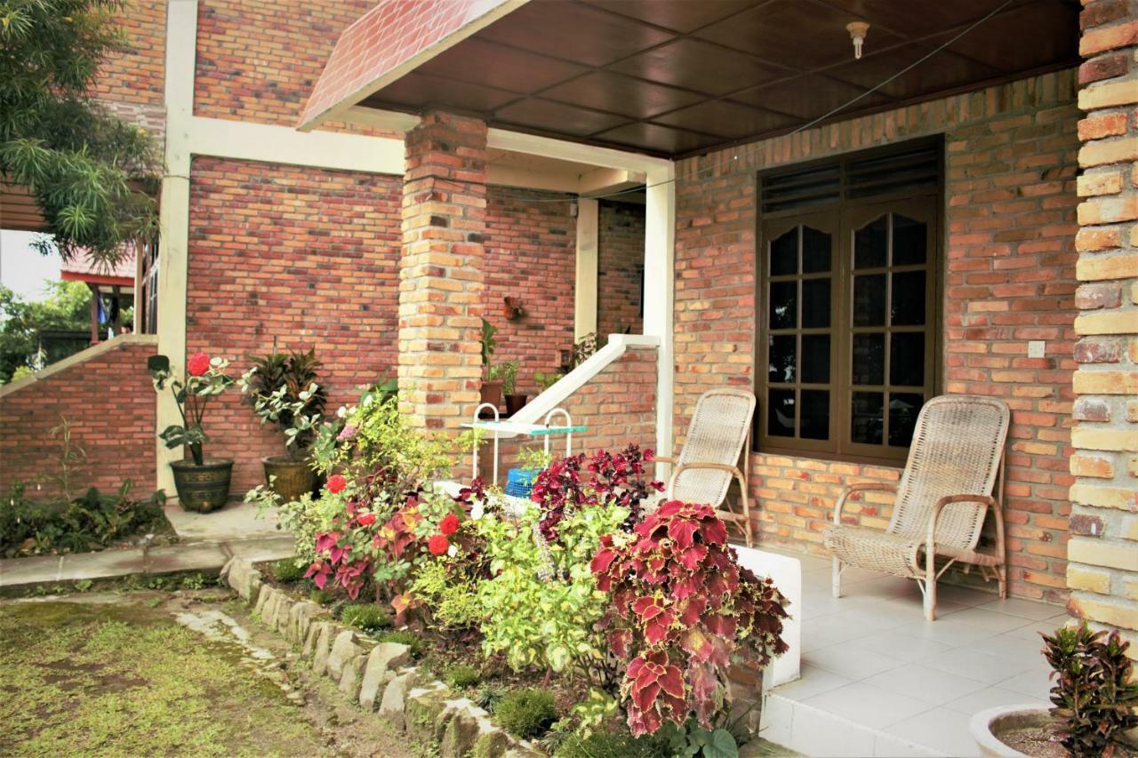 Romlan Hotel Tuk Tuk Exterior photo