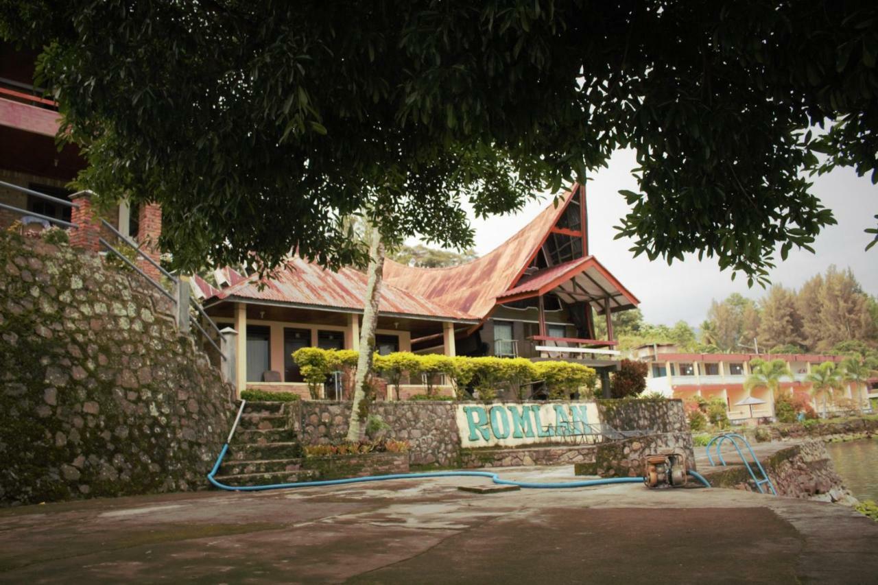 Romlan Hotel Tuk Tuk Exterior photo
